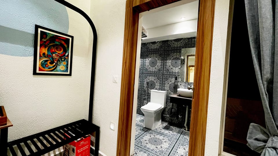 Superior Double Room, Balcony, Hill View | Bathroom