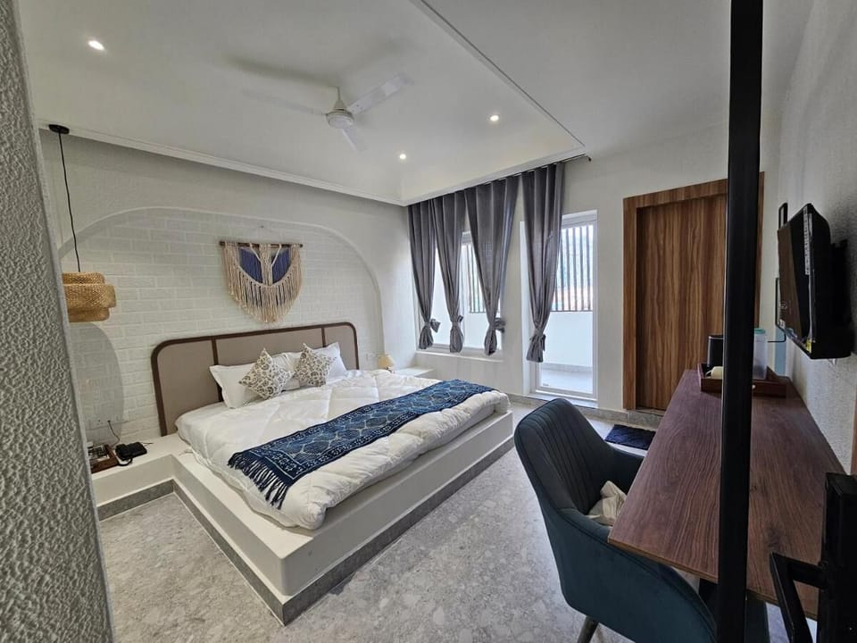Superior Double Room | Desk, laptop workspace, free WiFi