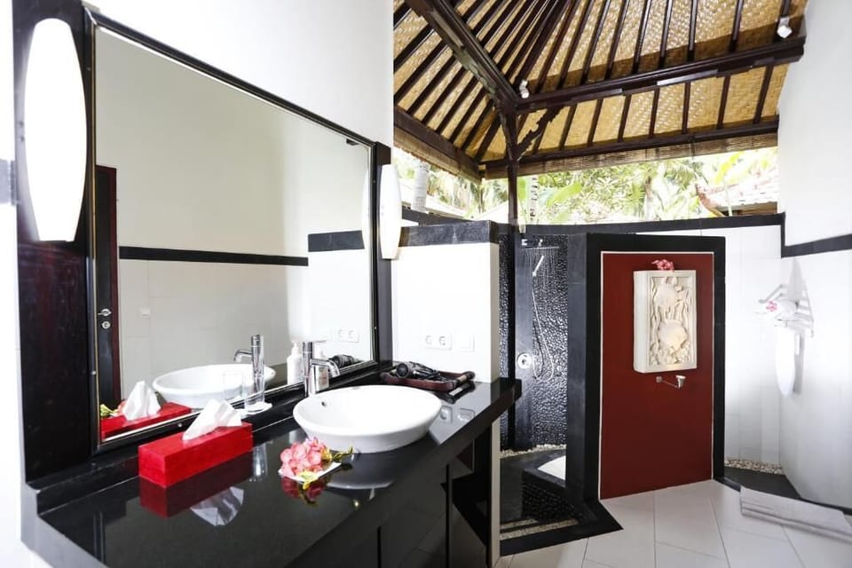 Bungalow, Partial Sea View | Bathroom | Shower, hair dryer, towels, soap