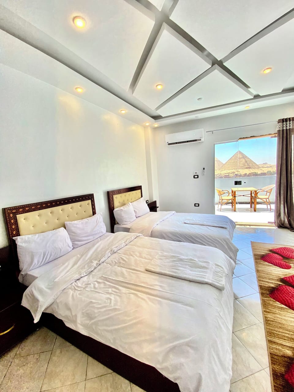 Hypo-allergenic bedding, minibar, individually decorated