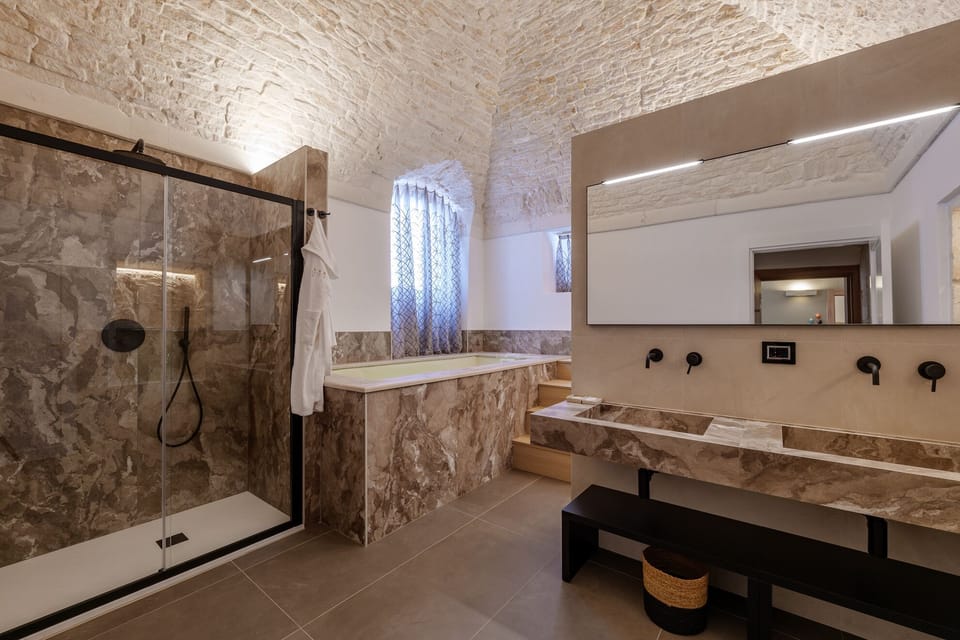 Superior Suite, City View | Bathroom | Shower, free toiletries, hair dryer, bathrobes