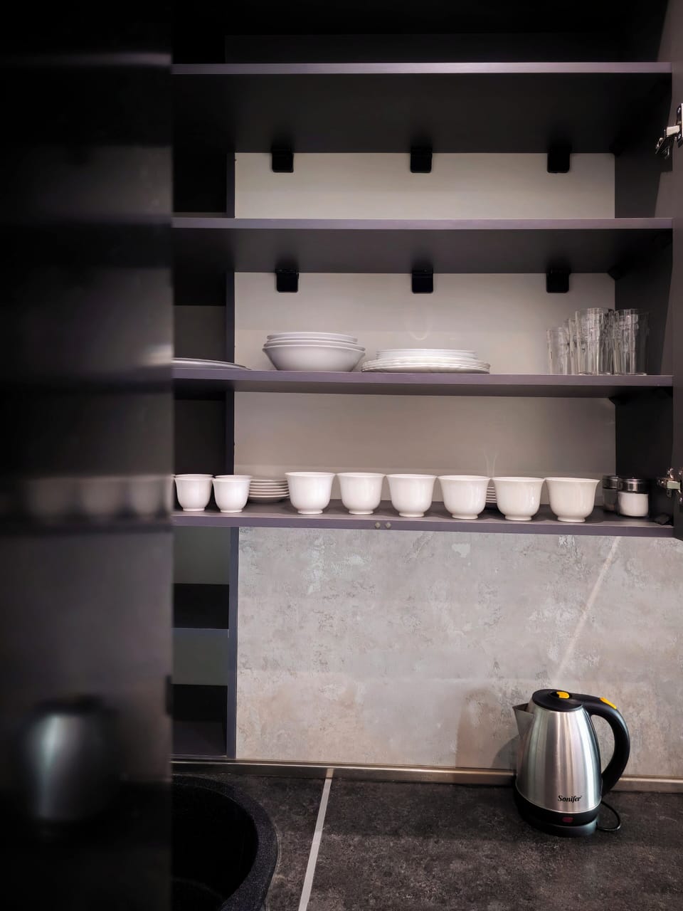Fridge, cookware/dishes/utensils