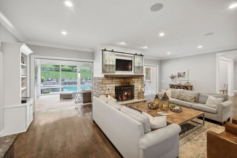 Living room w/ sliding doors open