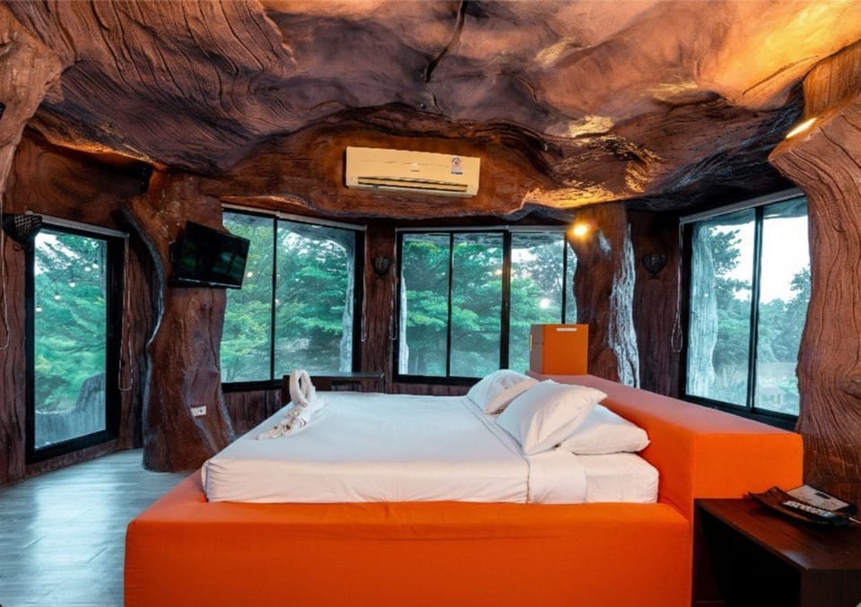 Groot Room Panorama River View with Jacuzzi | Free WiFi