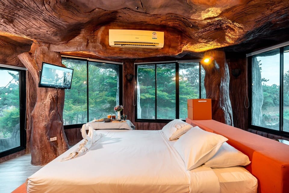 Groot Room Panorama River View with Jacuzzi | Free WiFi
