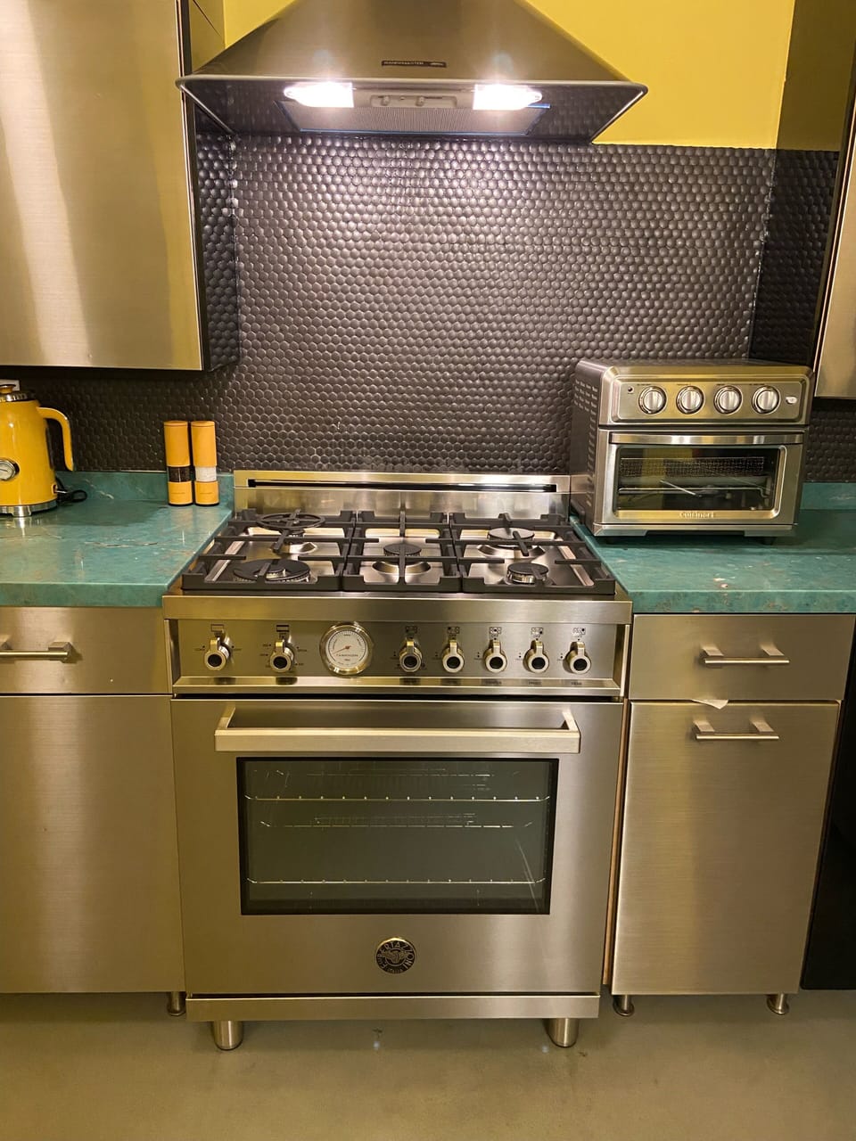 ...Bertazzoni range, air fryer toaster oven, kettle...and all cooking amenities