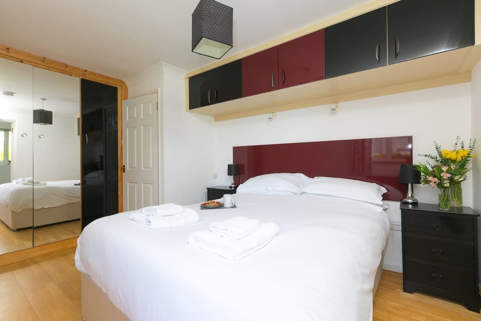 Master bedroom with storage - Ocean Parc