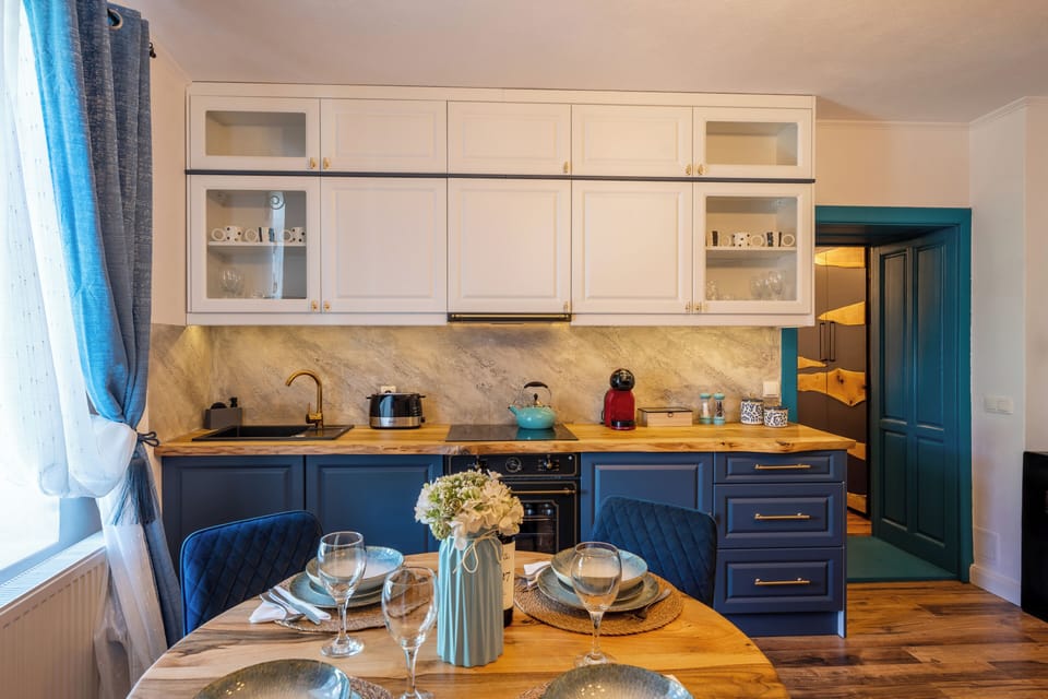 Luxury Apartment, Patio, City View | Private kitchen | Electric kettle, toaster
