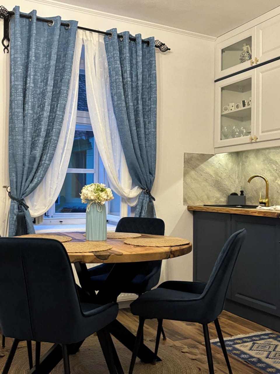 Luxury Apartment, Patio, City View | Private kitchen | Electric kettle, toaster