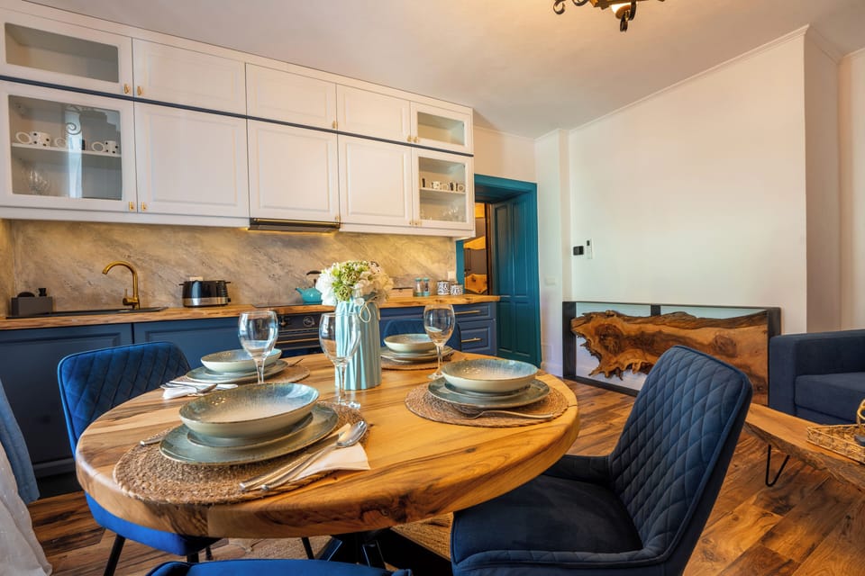 Luxury Apartment, Patio, City View | In-room dining