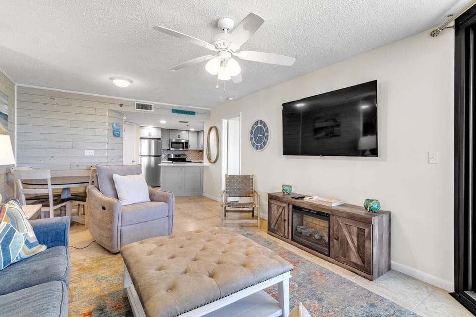 Phoenix East 910. 2 bedrooms & 2 bathrooms. Sleeps 9. Orange Beach, AL Managed by Island Rentals