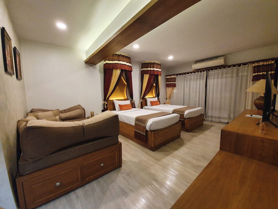 Deluxe Room | Blackout drapes, iron/ironing board (on request), WiFi (free)