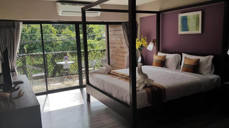Deluxe Double Room | Blackout drapes, iron/ironing board, free WiFi, bed sheets