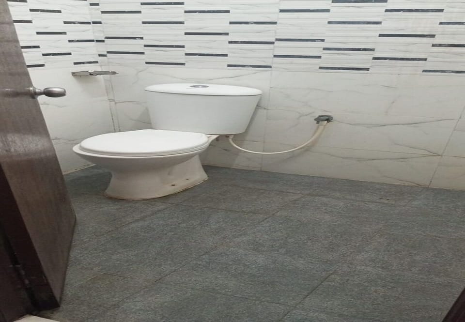 Standard Room | Bathroom | Shower, soap, shampoo