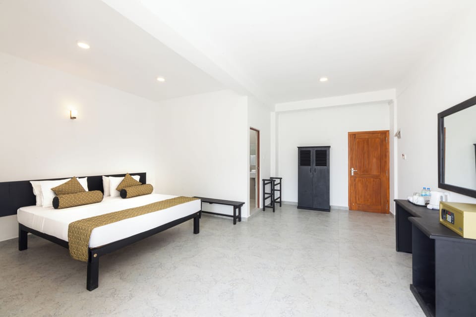 Superior Double Room, Balcony | Iron/ironing board, free WiFi