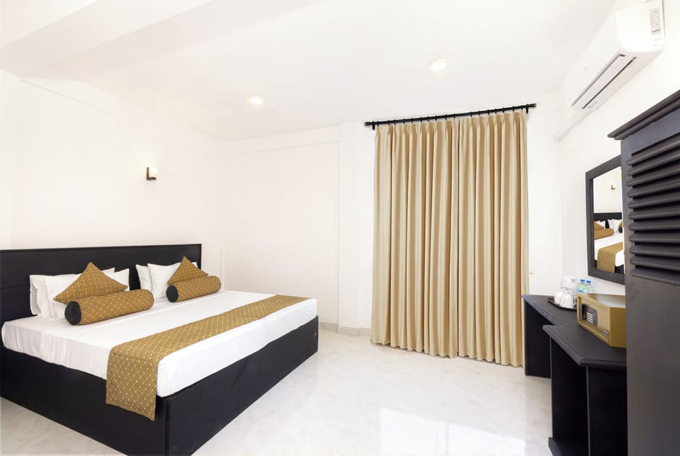 Superior Double Room, Balcony | Iron/ironing board, free WiFi