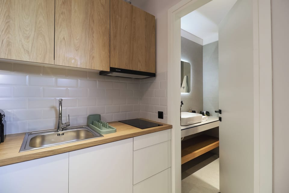 Junior Suite with Jacuzzi - Atrium View | Private kitchen | Fridge, espresso maker, coffee/tea maker, highchair