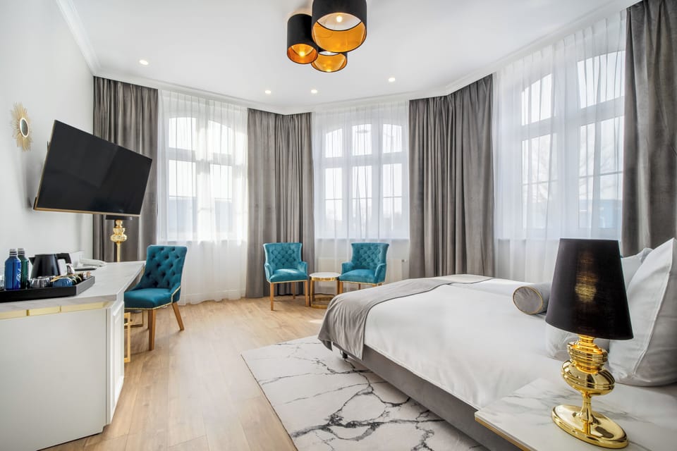 In-room safe, blackout drapes, iron/ironing board, free WiFi