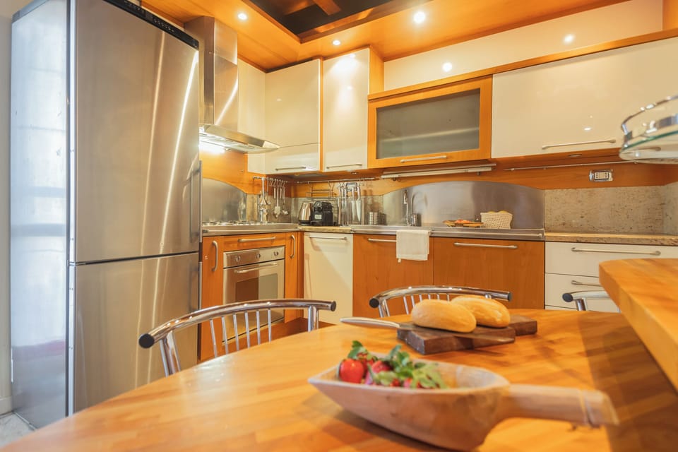 Apartment (2 Bedrooms) | Private kitchen | Microwave, oven, espresso maker, electric kettle