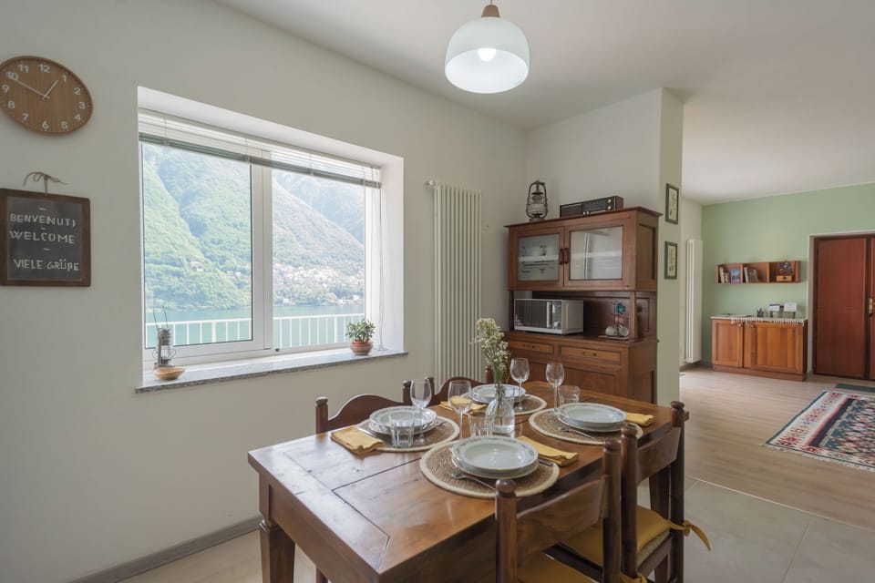 Apartment (2 Bedrooms) | Dining room