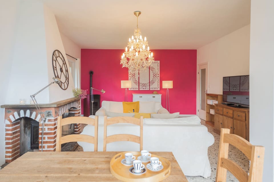 Villa (2 Bedrooms) | Living area | 32-inch flat-screen TV with cable channels