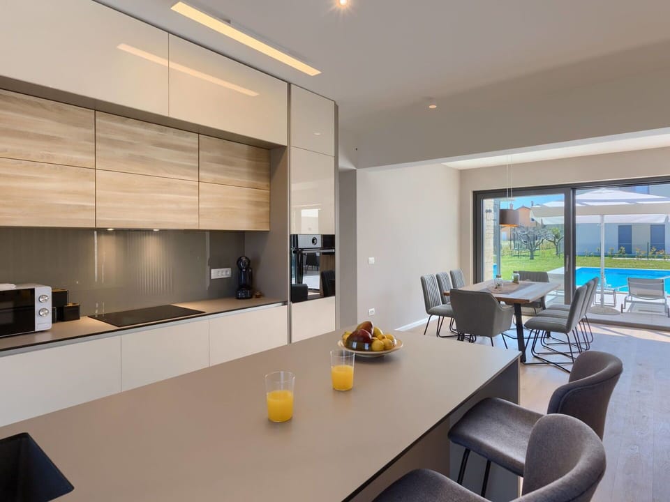 Flooring, Interior Design, Wood, Ceiling, Furniture, Floor, Kitchen, Countertop, Lighting, Home