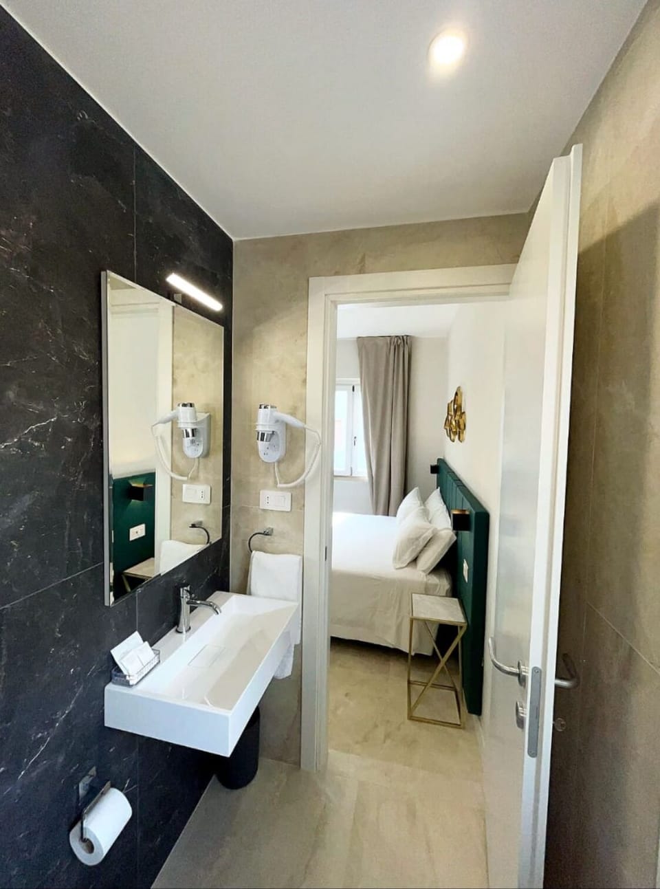 Superior Double or Twin Room | Bathroom | Hair dryer, towels, soap, shampoo