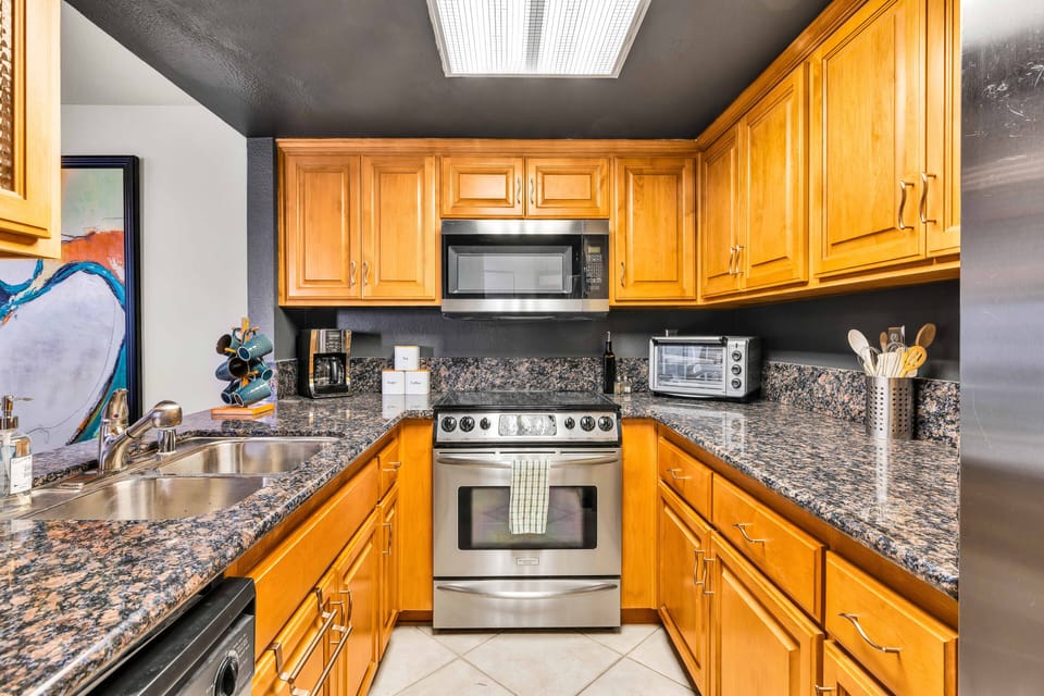 Fully equipped kitchen with stainless appliances and granite countertops