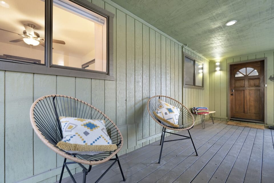 Side porch
