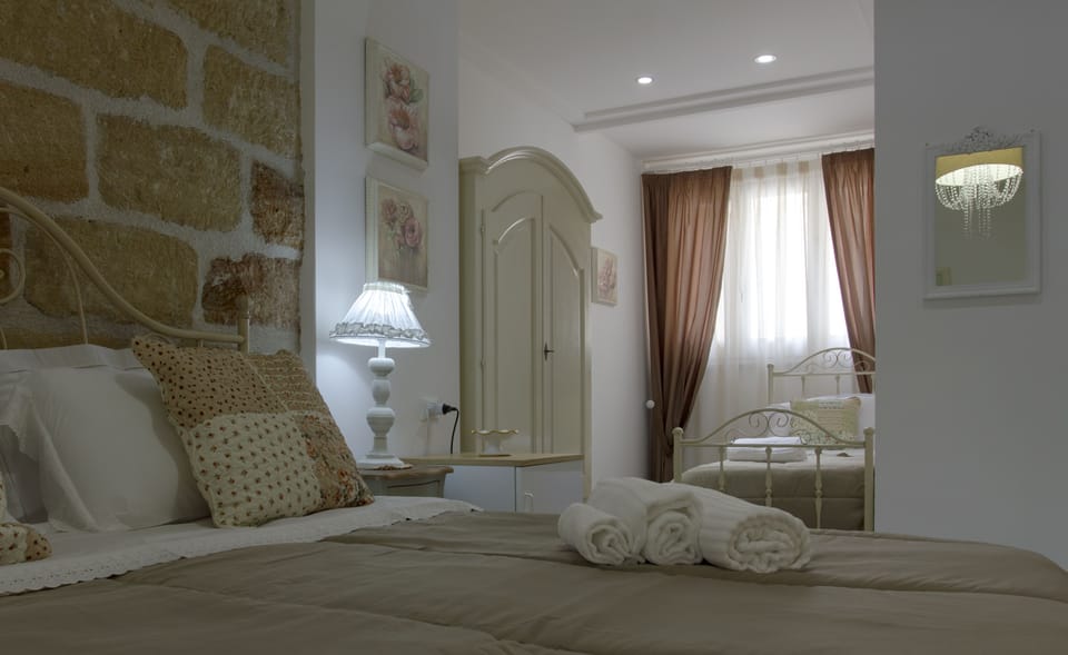 Superior Room | Premium bedding, pillowtop beds, minibar, desk