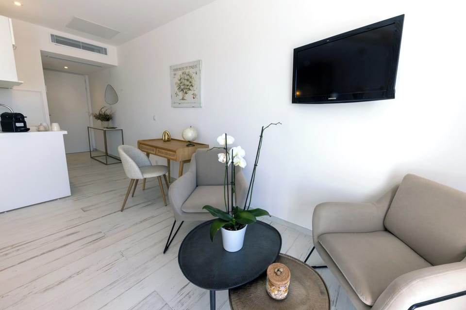 Superior Double Room, Balcony, Valley View | Living area | TV