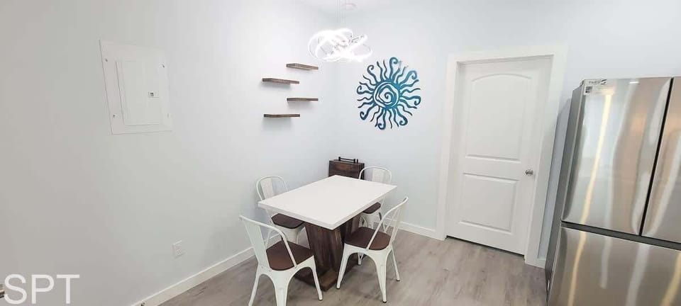 Apartment, 3 Bedrooms | Dining