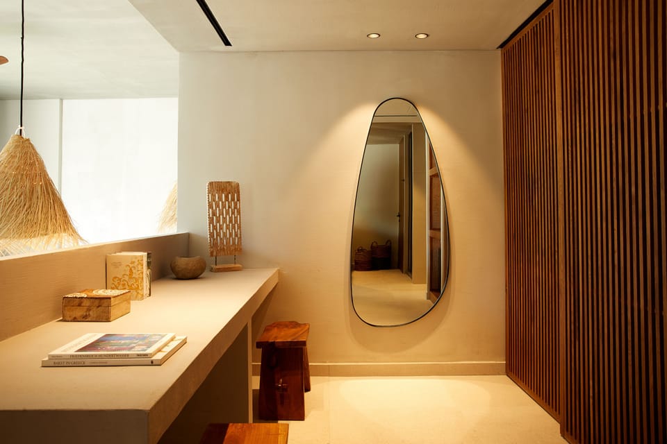 Suite | Bathroom | Shower, rainfall showerhead, hair dryer, towels