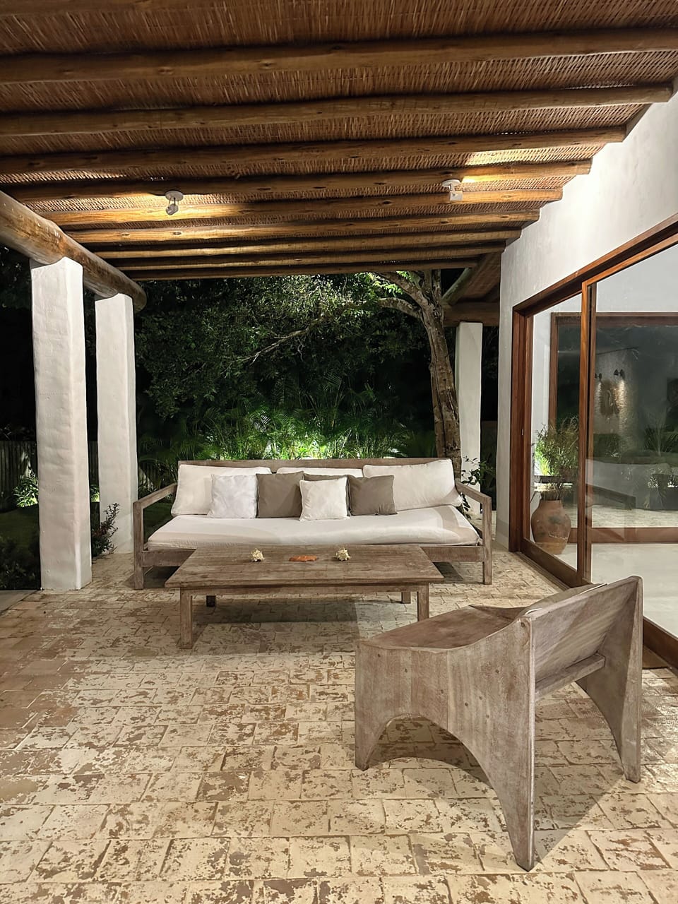 Classic House, Lanai, Garden View | Living area