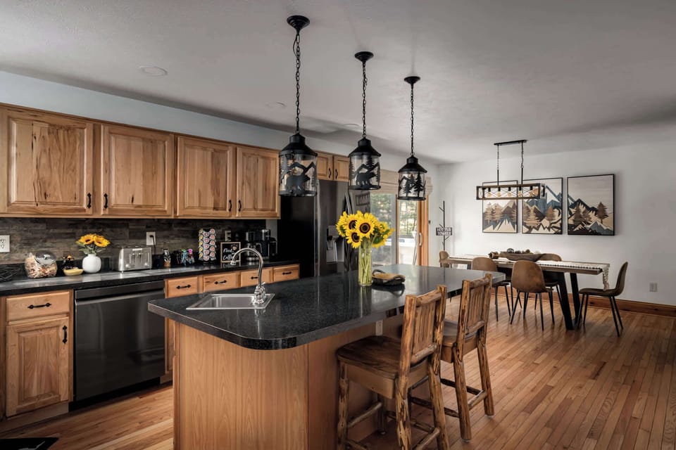 Open kitchen with bar seating—ideal for snacks, conversation, and keeping the cook company.