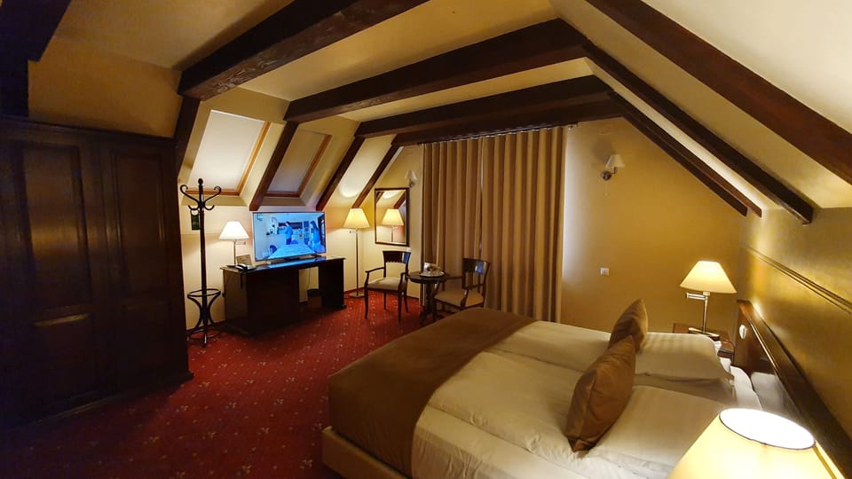 Superior Double Room | Hypo-allergenic bedding, Select Comfort beds, minibar, desk