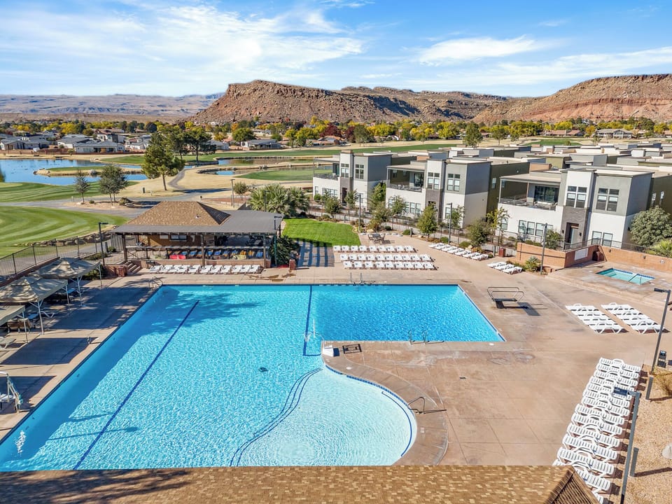 Bloomington Villas Community Pool