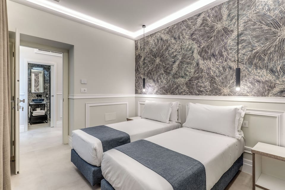 Deluxe Suite | Premium bedding, down comforters, memory foam beds, minibar
