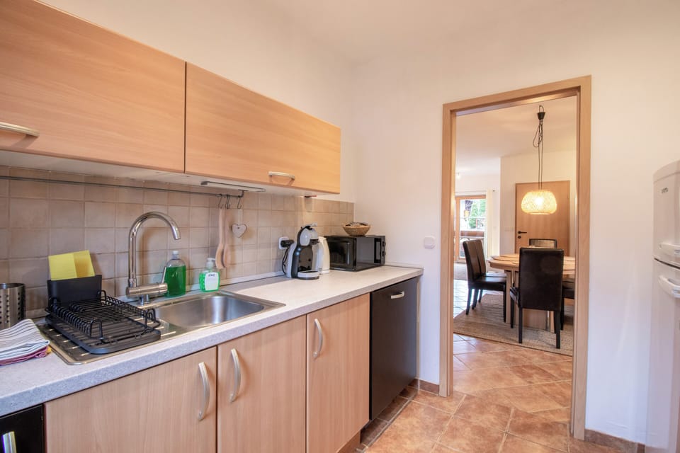 Kitchen; coffee mashine, toaster, microwave, dishwasher, kattle