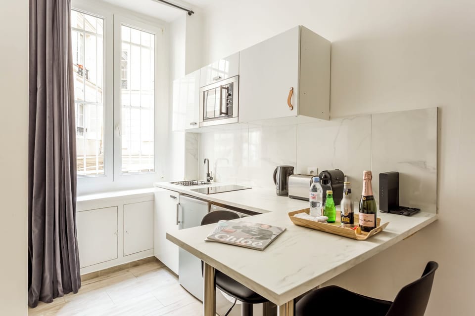 Studio, Courtyard View | Private kitchen