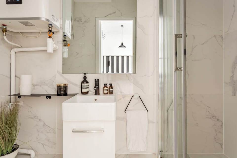 Studio, Courtyard View | Bathroom