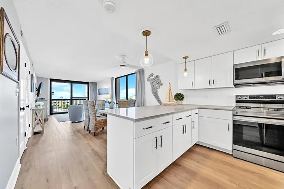 Condo, Multiple Beds (SunDestin 518) | Private kitchen | Oven, toaster