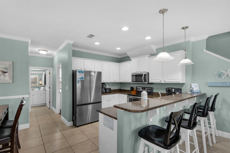 House, Multiple Beds (Emerald Destination) | Private kitchen