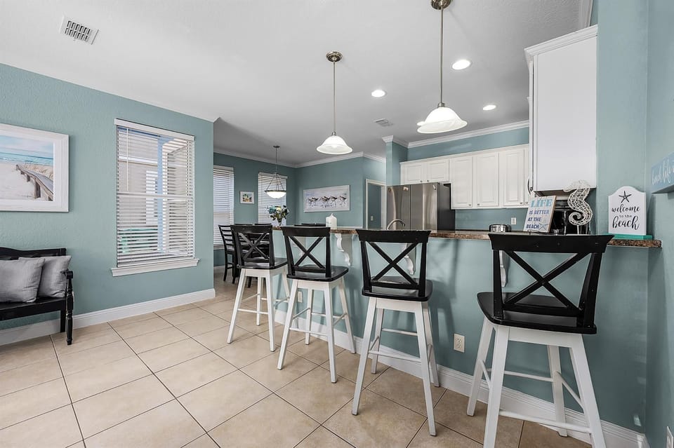 House, Multiple Beds (Emerald Destination) | Dining