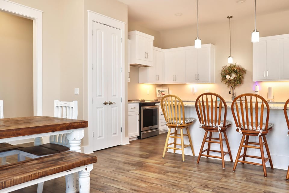 House, Multiple Beds (Windchimes) | Dining