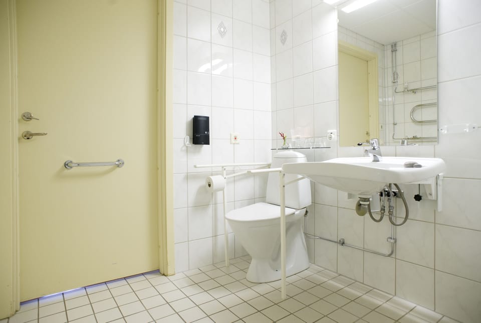 Twin Room, Accessible | Rollaway beds, free WiFi, bed sheets