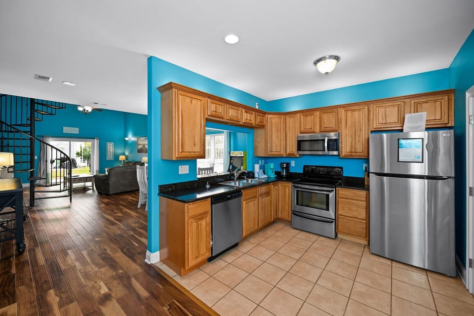 House, Multiple Beds (Coral Retreat) | Private kitchen | Oven, paper towels
