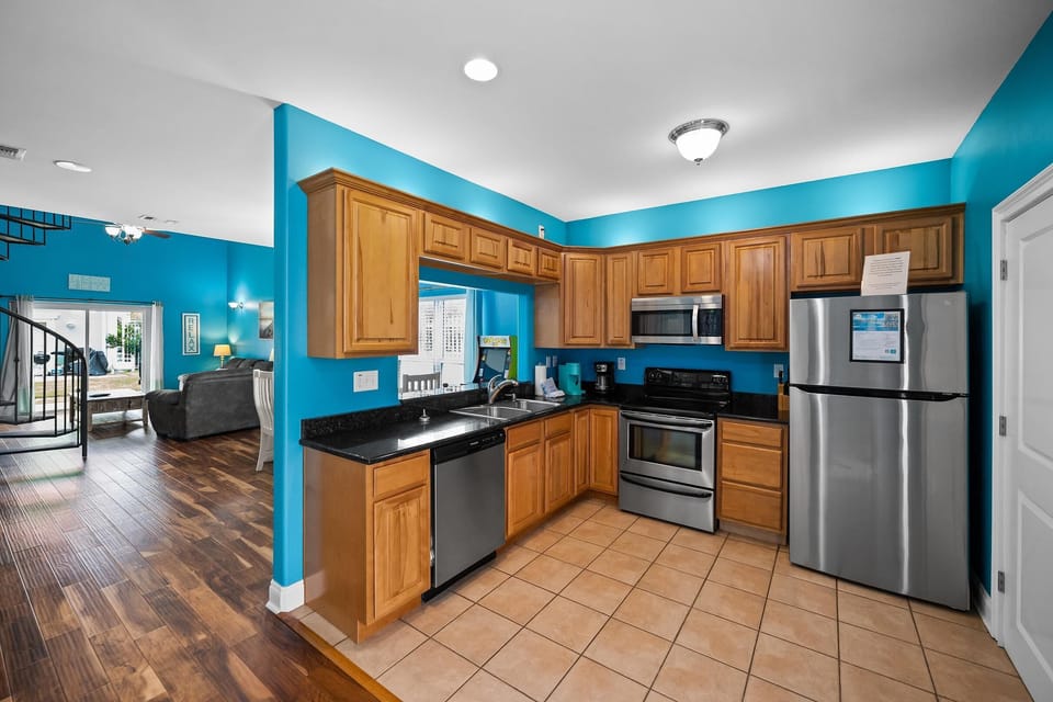 House, Multiple Beds (Coral Retreat) | Private kitchen | Oven, paper towels