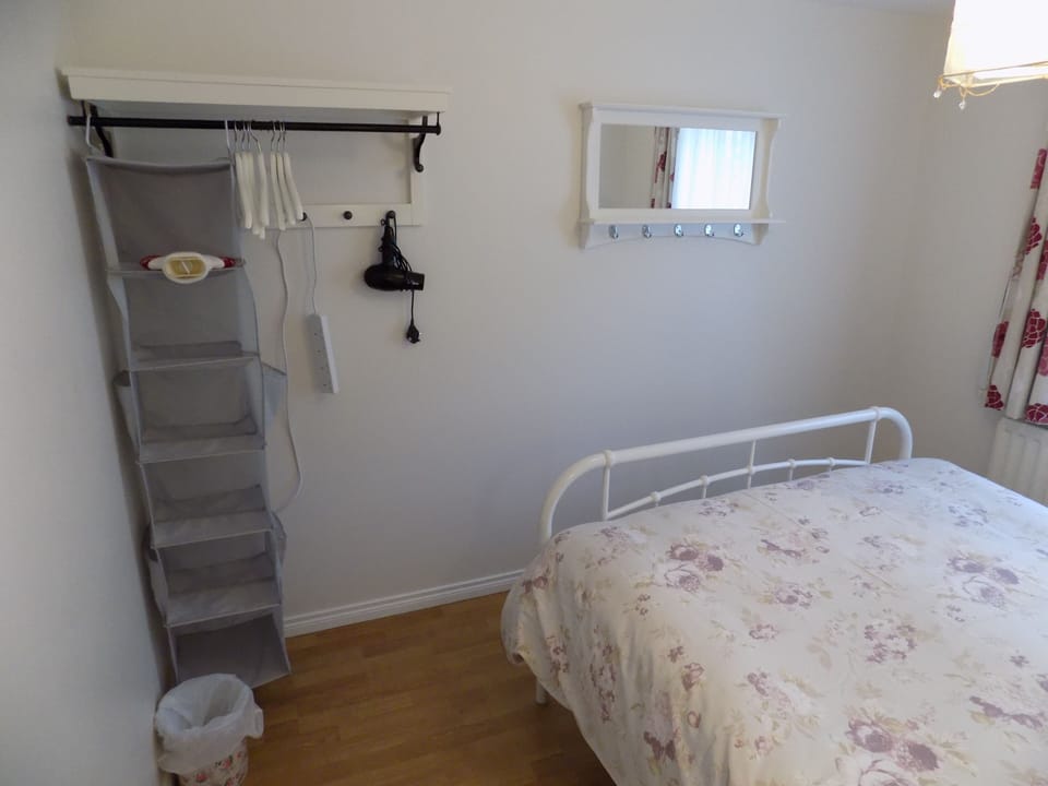 Rear bedroom