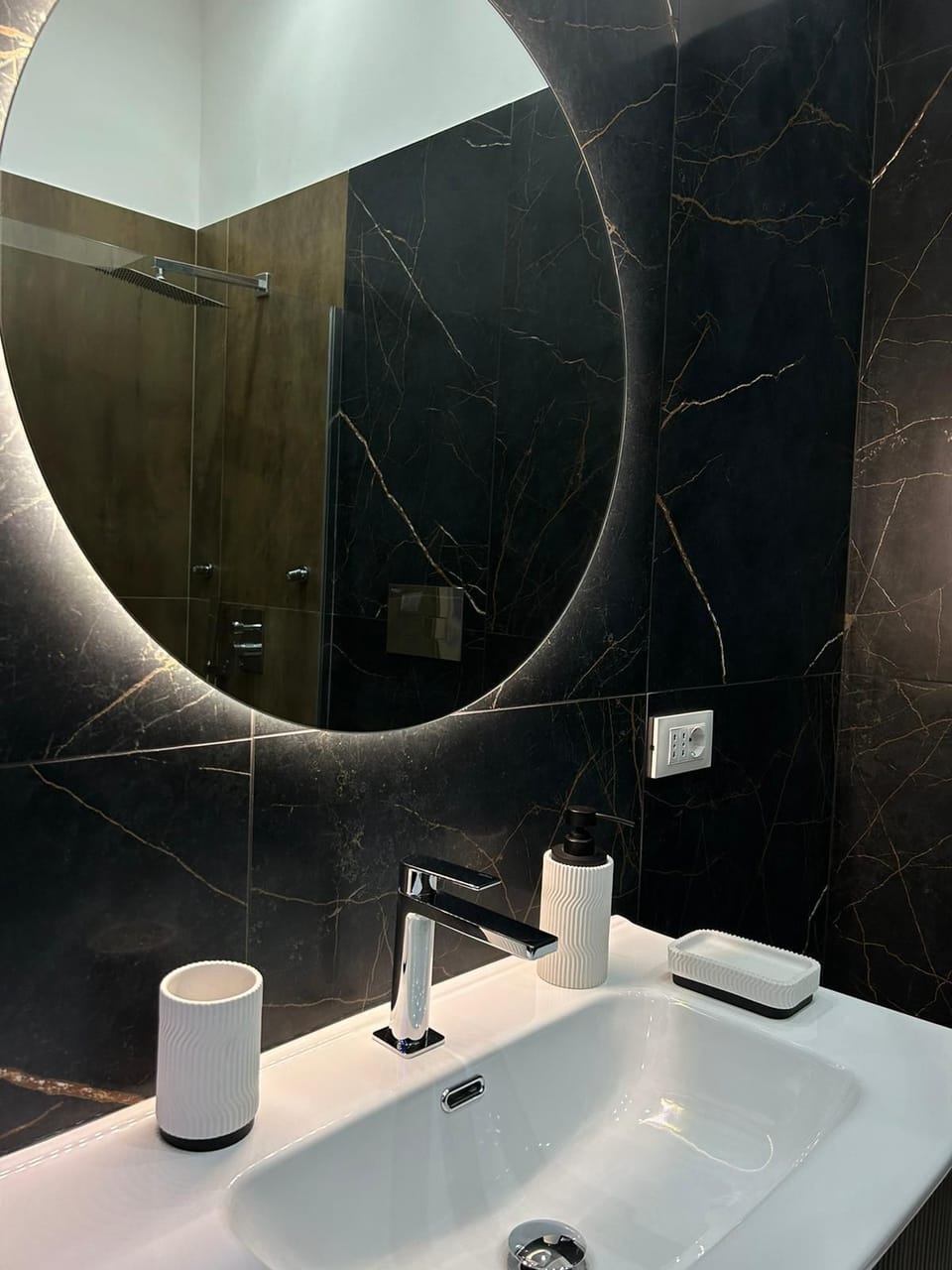 Luxury Room, Balcony, City View | Bathroom